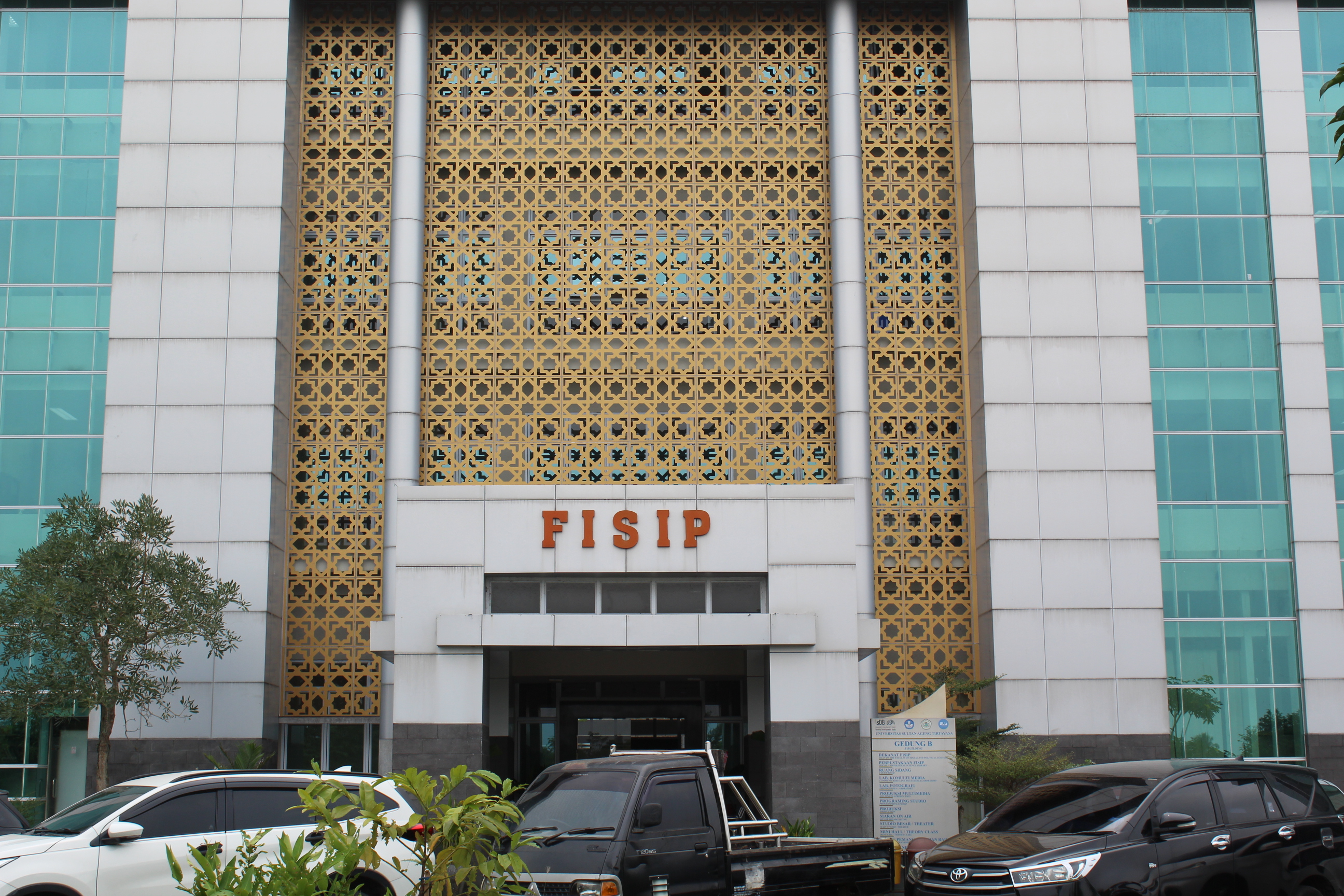 Gedung Fakultas Ilmu Sosial dan Ilmu Politik