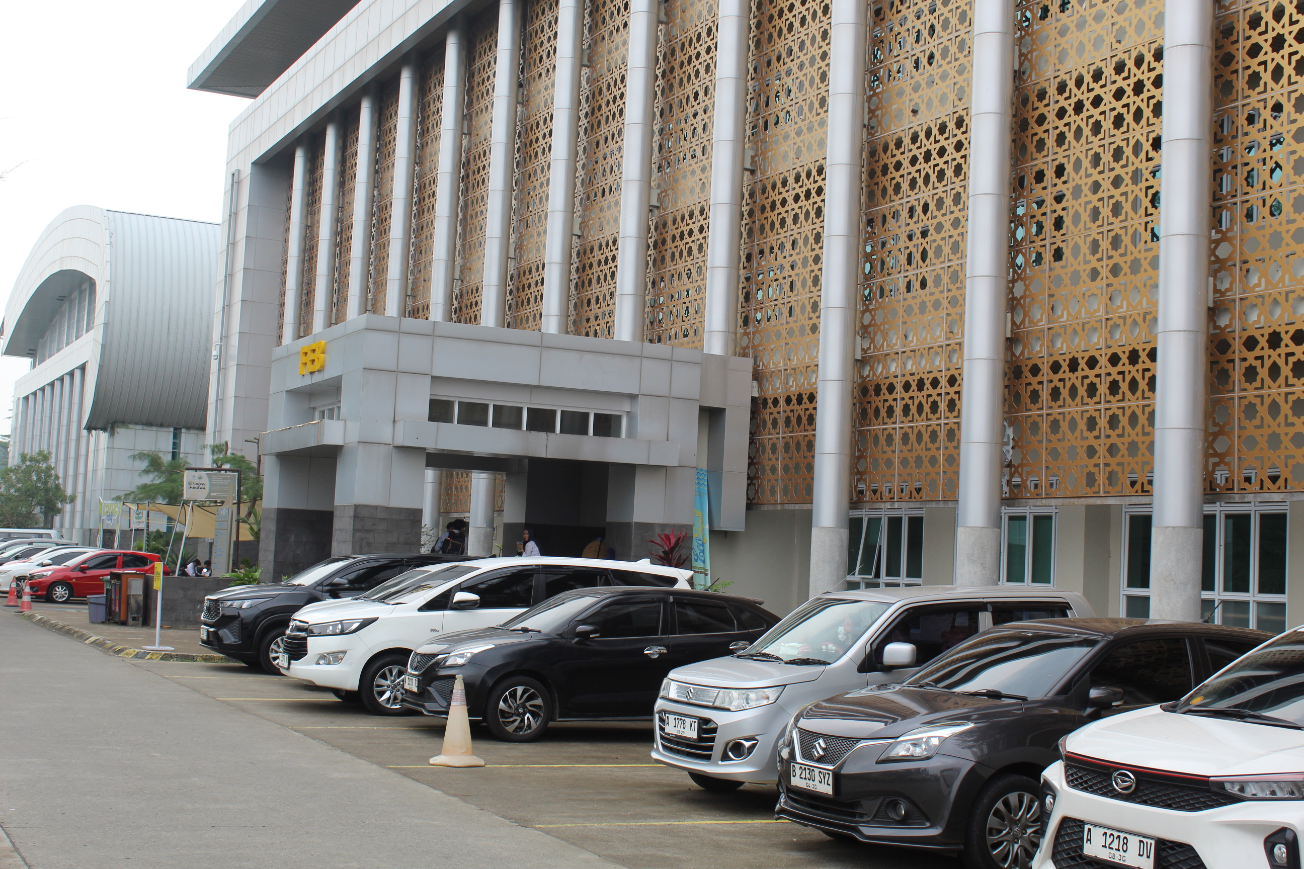 Gedung Fakultas Ekonomi dan Bisnis