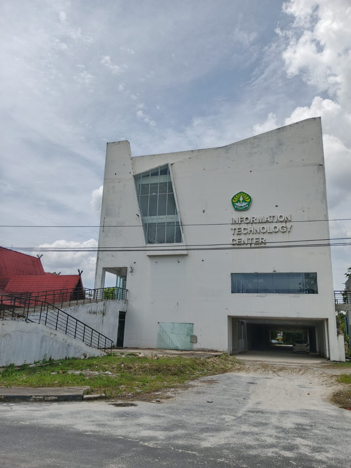 GEDUNG INFORMATION TECHNOLOGY CENTER