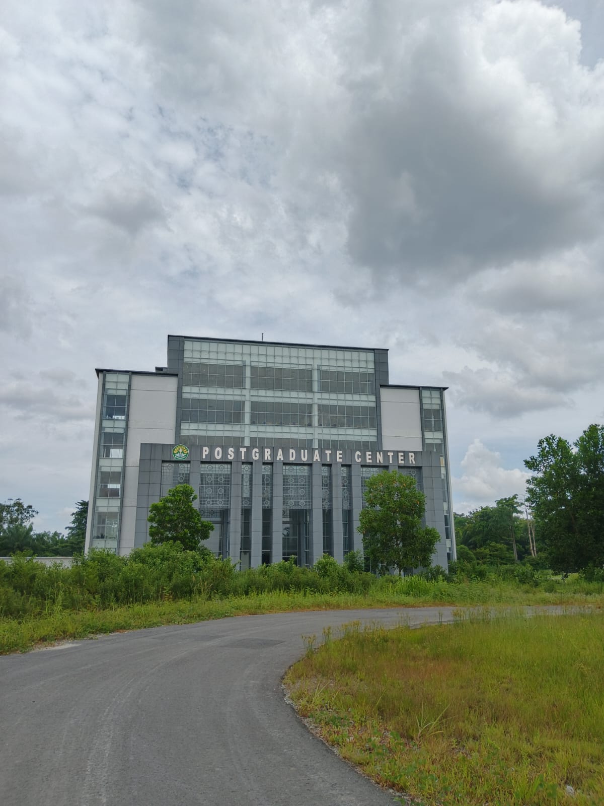 GEDUNG POSTGRADUATE CENTER