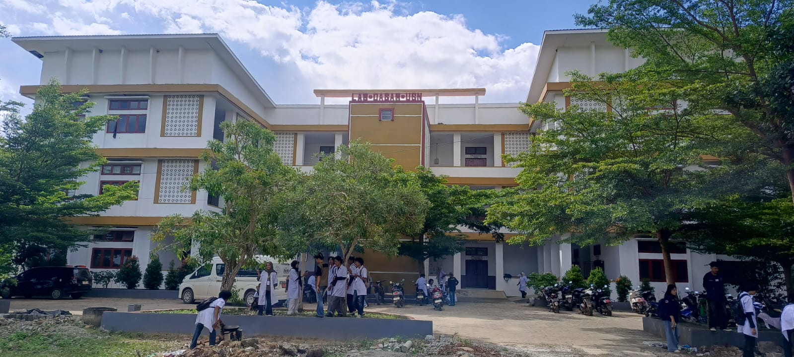Gedung LAB Dasar Dan Sarana Keberfungsian